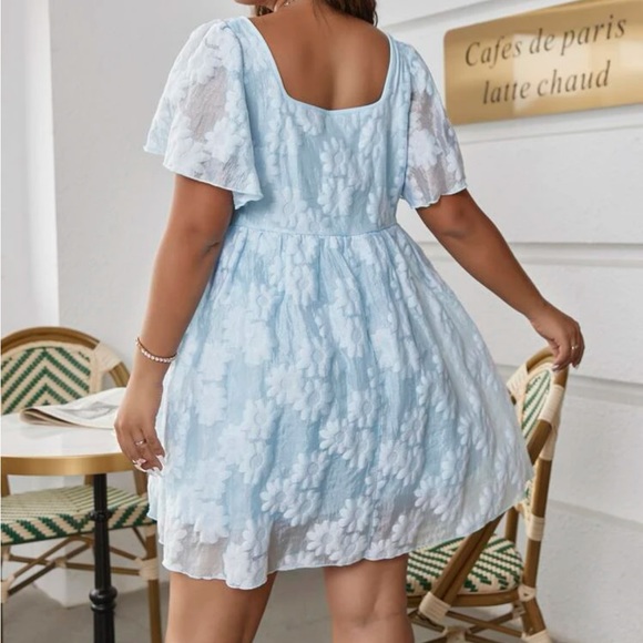 Plus size floral embroidered dress - Picture 1 of 3
